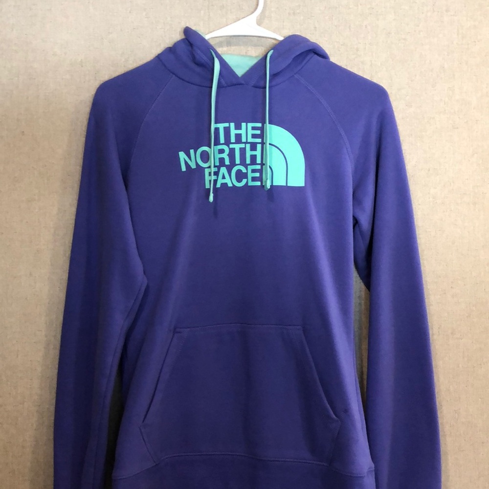 Women’s The North Face hoodie